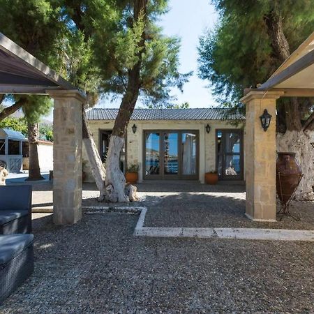 Villa Proto Helidoni - A Cozy Beachfront Villa Petres  Bagian luar foto