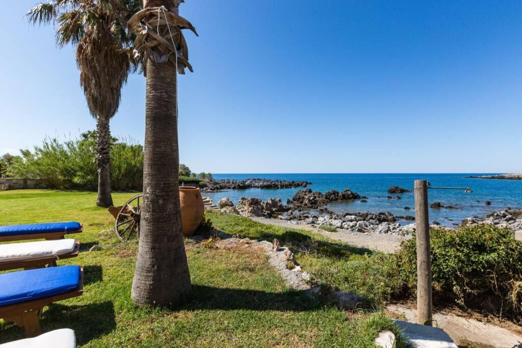 Villa Proto Helidoni - A Cozy Beachfront Villa Petres  Bagian luar foto