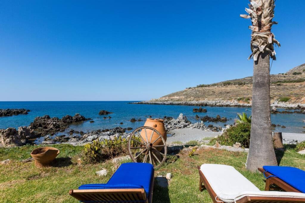 Villa Proto Helidoni - A Cozy Beachfront Villa Petres  Bagian luar foto