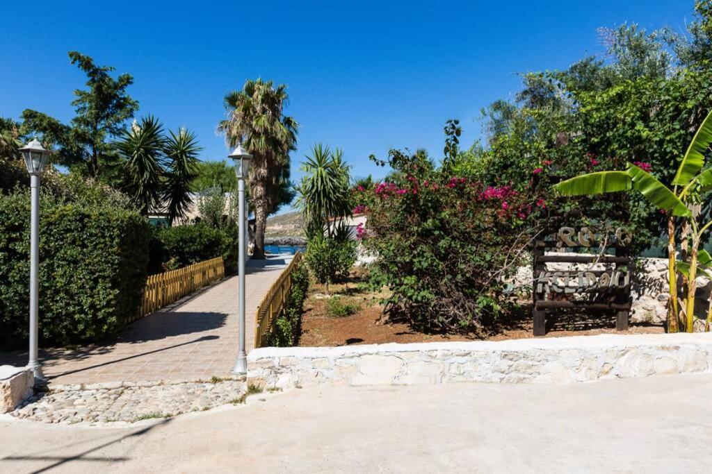 Villa Proto Helidoni - A Cozy Beachfront Villa Petres  Bagian luar foto