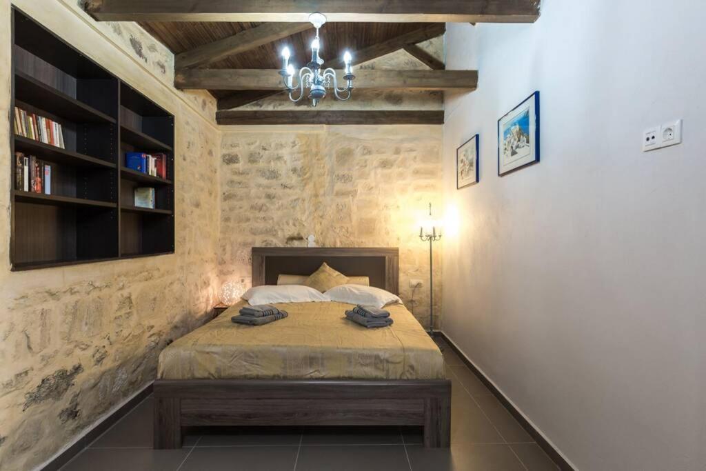 Villa Proto Helidoni - A Cozy Beachfront Villa Petres  Bagian luar foto