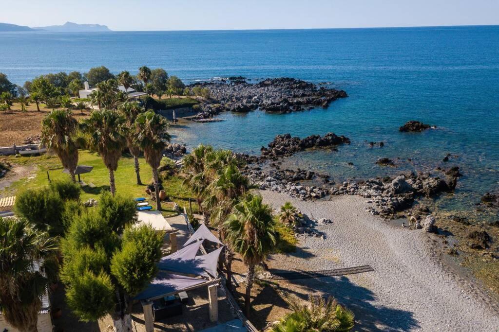 Villa Proto Helidoni - A Cozy Beachfront Villa Petres  Bagian luar foto
