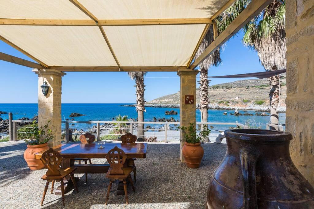 Villa Proto Helidoni - A Cozy Beachfront Villa Petres  Bagian luar foto