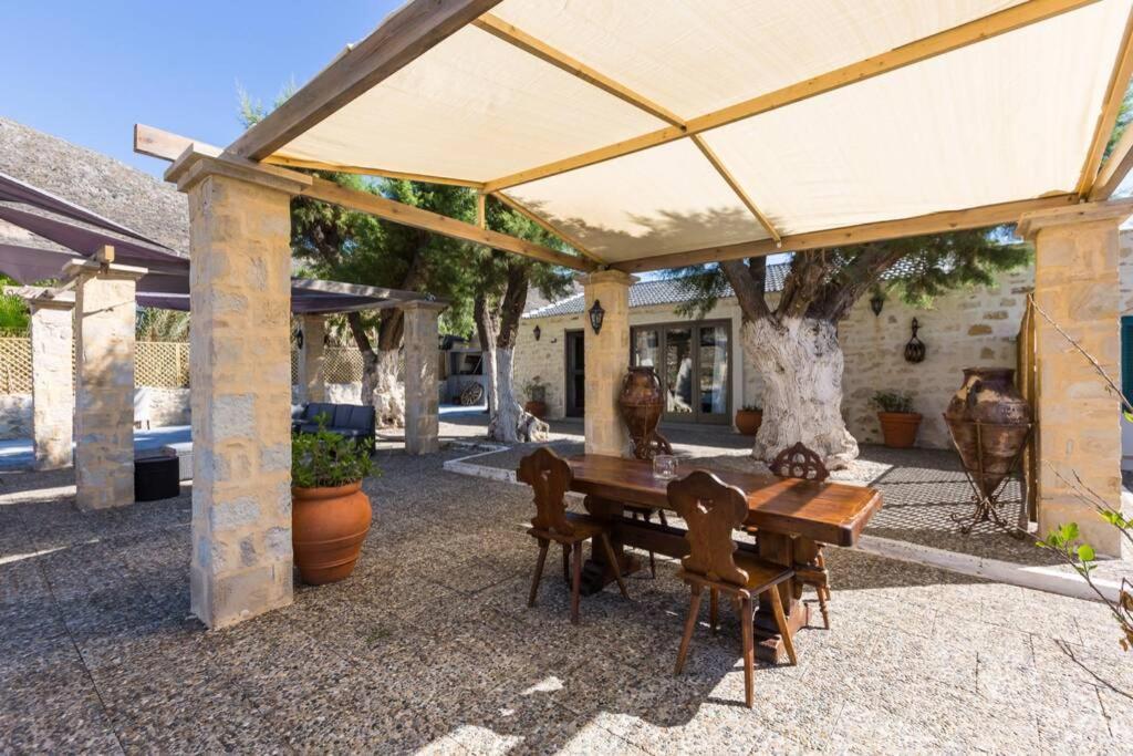 Villa Proto Helidoni - A Cozy Beachfront Villa Petres  Bagian luar foto