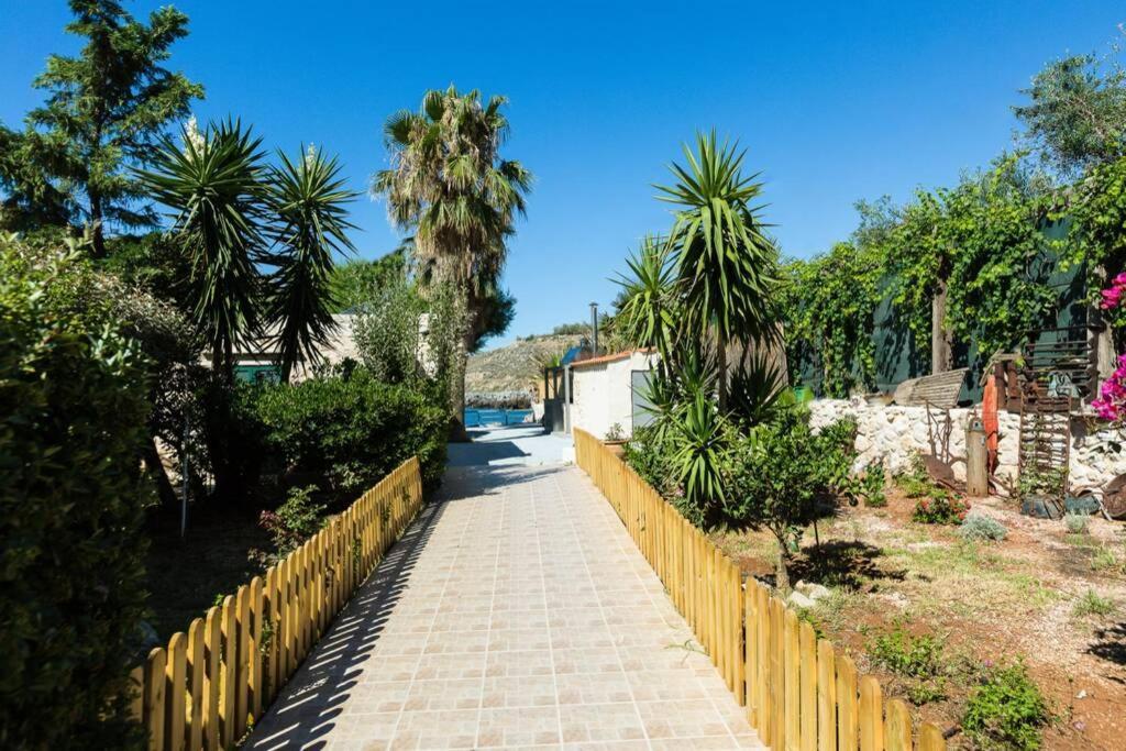 Villa Proto Helidoni - A Cozy Beachfront Villa Petres  Bagian luar foto