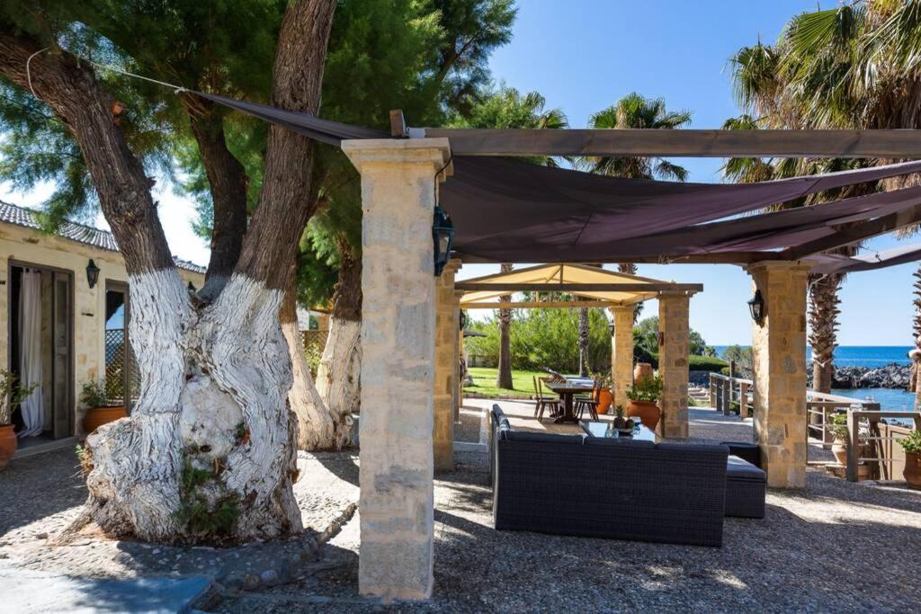 Villa Proto Helidoni - A Cozy Beachfront Villa Petres  Bagian luar foto