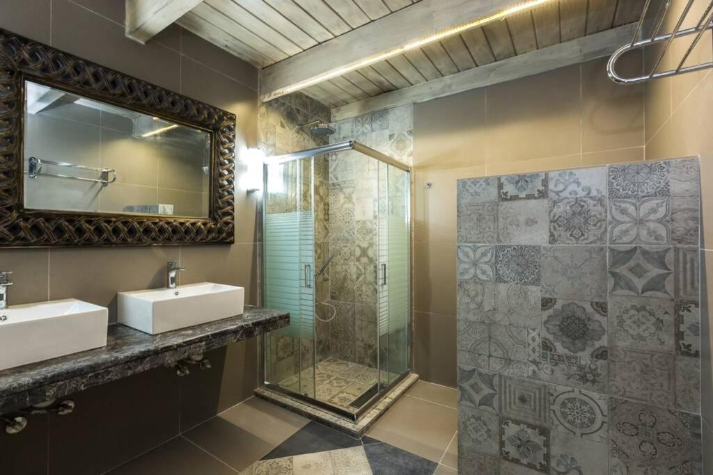 Villa Proto Helidoni - A Cozy Beachfront Villa Petres  Bagian luar foto