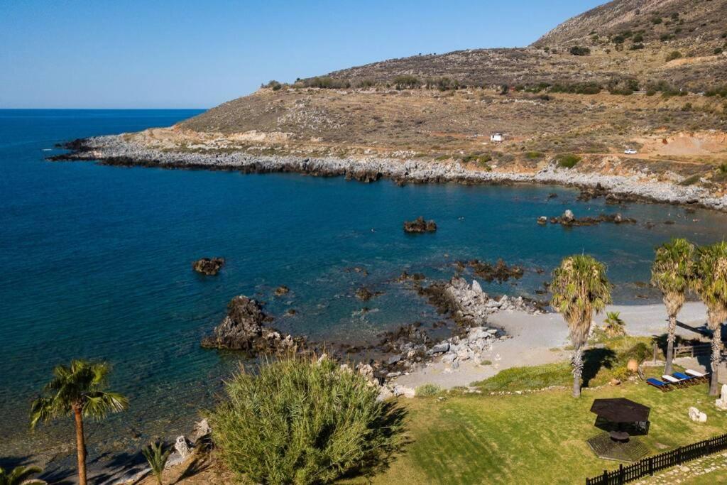 Villa Proto Helidoni - A Cozy Beachfront Villa Petres  Bagian luar foto