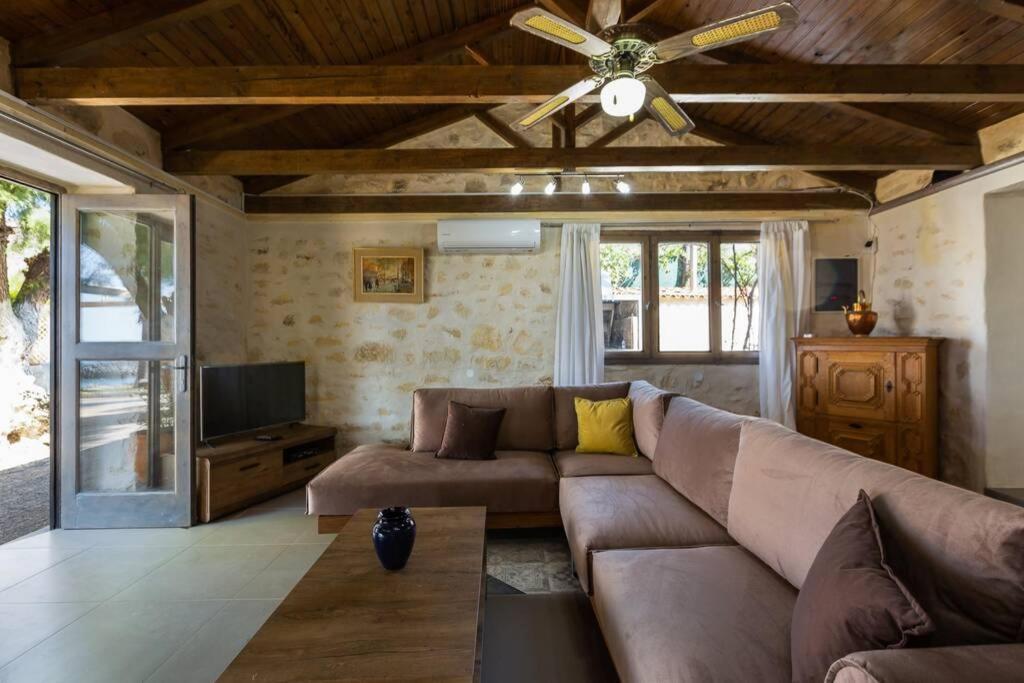 Villa Proto Helidoni - A Cozy Beachfront Villa Petres  Bagian luar foto