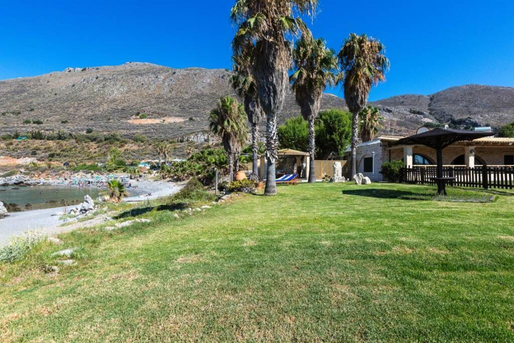 Villa Proto Helidoni - A Cozy Beachfront Villa Petres  Bagian luar foto